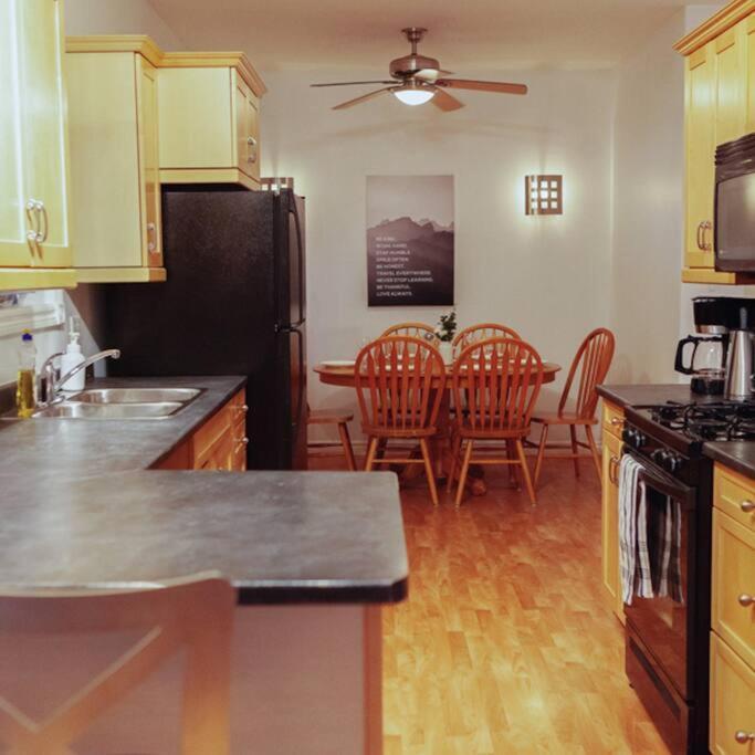 Large Upstairs Flat In Downtown Century Building Apartment Belleville Exterior photo