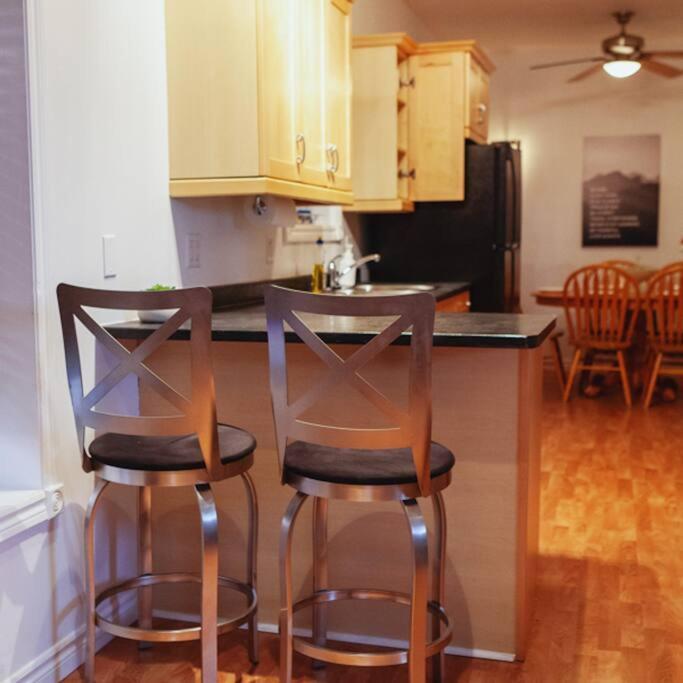 Large Upstairs Flat In Downtown Century Building Apartment Belleville Exterior photo